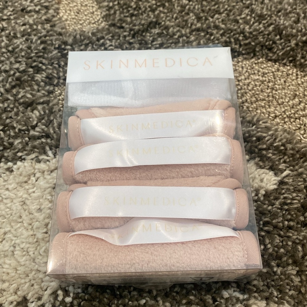 NEW. Skin Medica Facial Cleansing Cloth. 4 pack. Please Read. - Picture 2 of 9